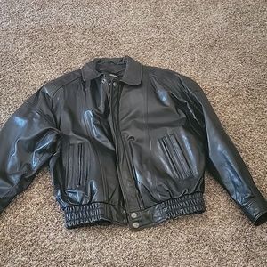 Mensĺ leather bomber jacket